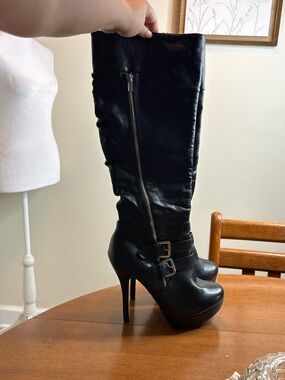 Source Unknown Black Knee-High Stiletto Boots with Buckle Straps